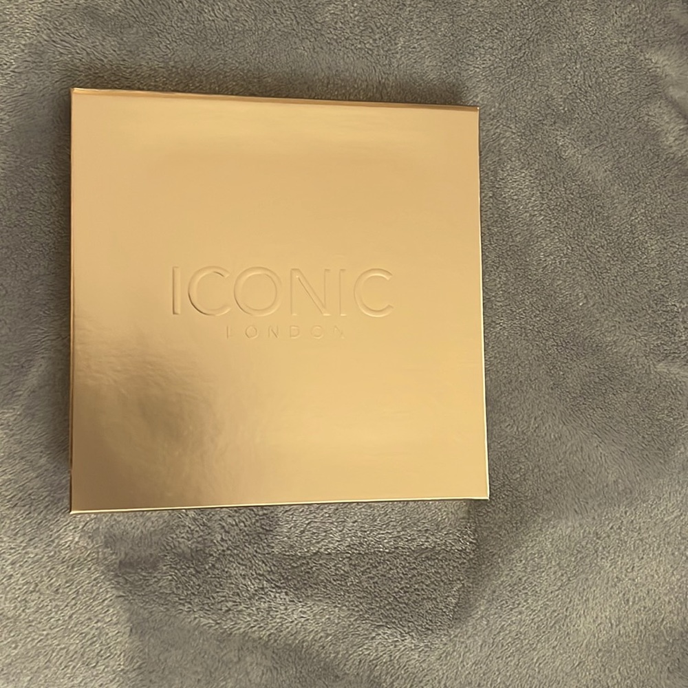 ICONIC London, Day to Slay eye shadow pallet